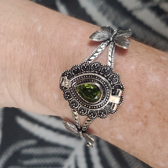 New Peridot 925 Silver Butterflies Poison Cuff Bracelet. - Picture 9 of 12